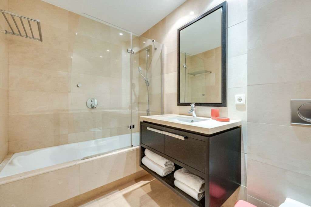 Middle Floor Apartment La Quinta Málaga - image 9
