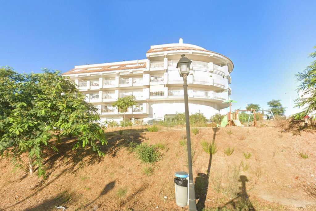 Middle Floor Apartment Fuengirola Málaga - image 9