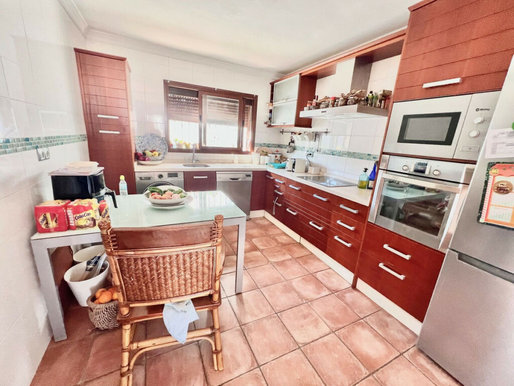 Detached Villa Nueva Andalucía Málaga - image 9