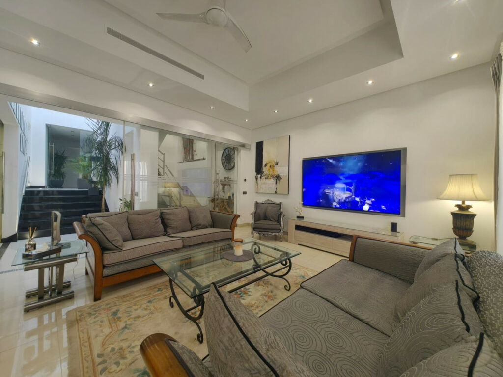 Detached Villa Estepona Málaga - image 9