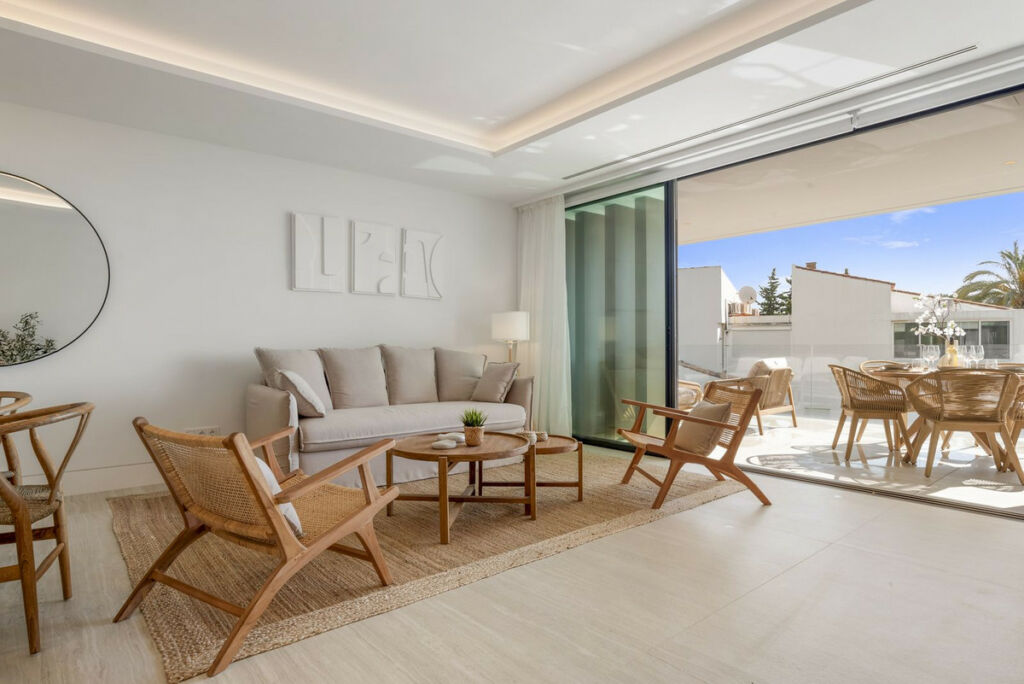 Middle Floor Apartment Estepona Málaga - image 9