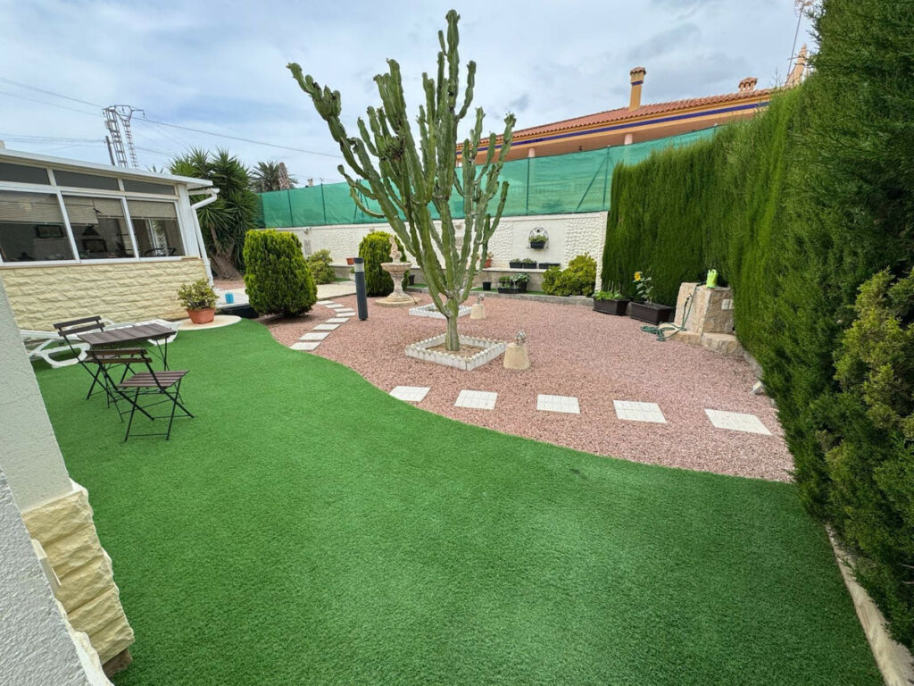 Detached Villa La Marina Alicante - image 9