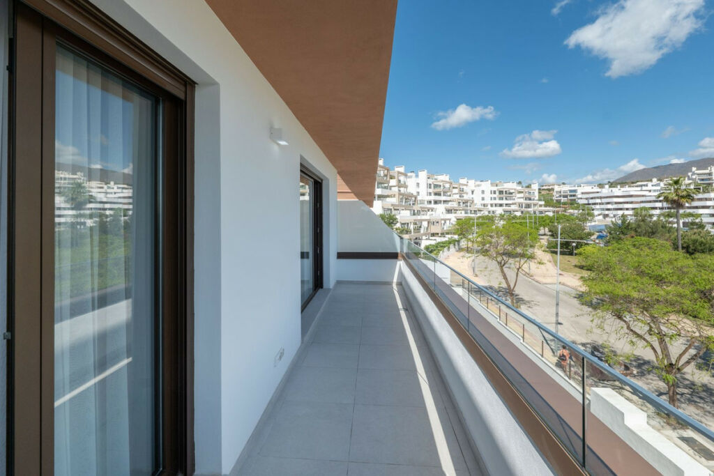 Middle Floor Apartment Estepona Málaga - image 13