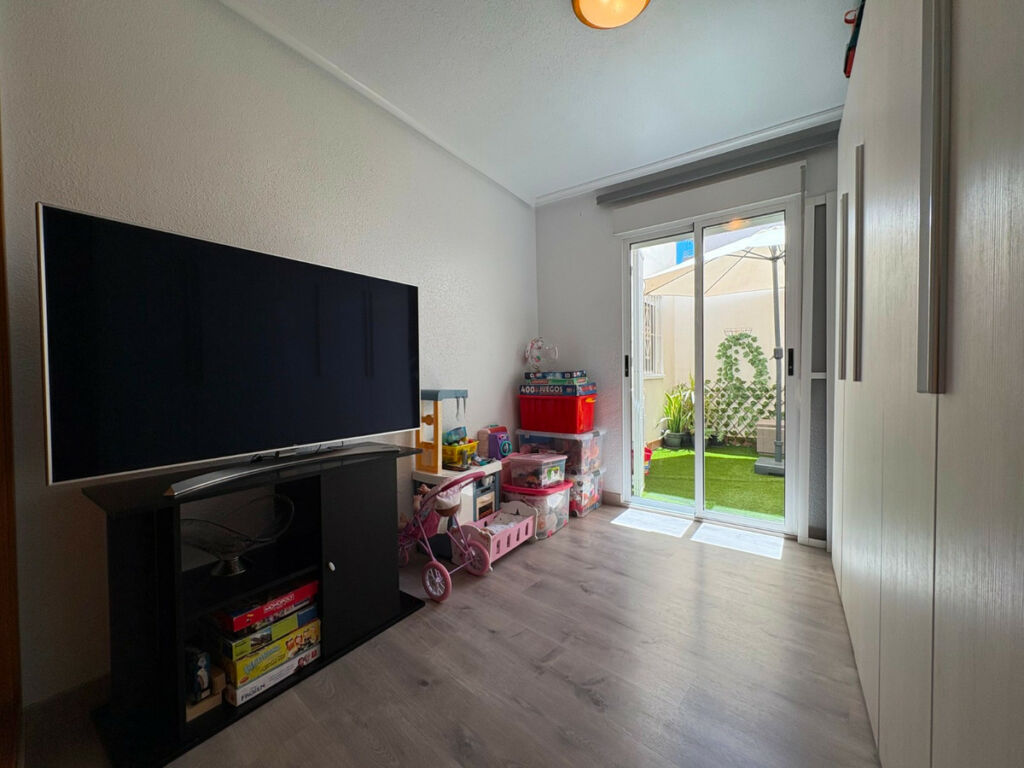 Ground Floor Apartment Torrevieja Alicante - image 9