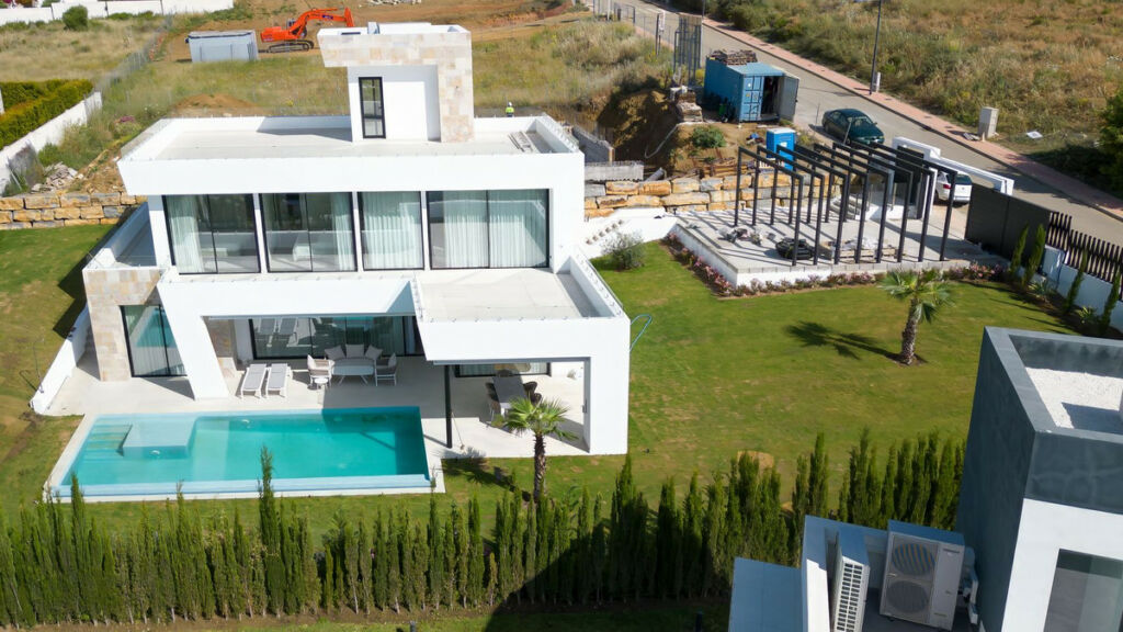 Detached Villa Valle Romano Málaga - image 2