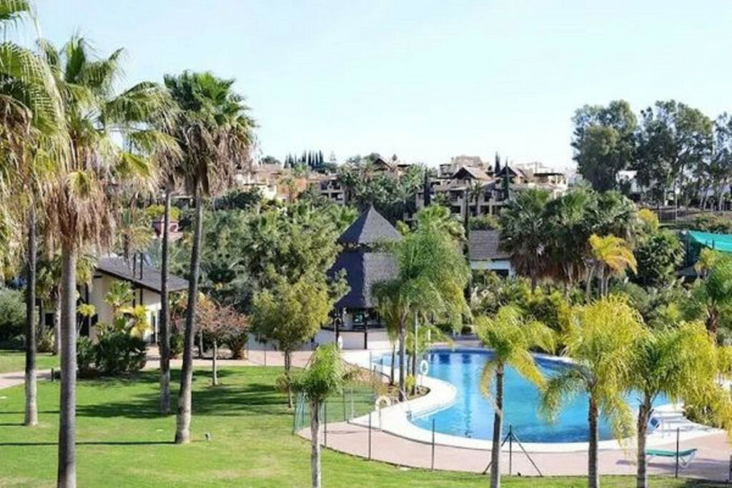 Middle Floor Apartment Estepona Málaga