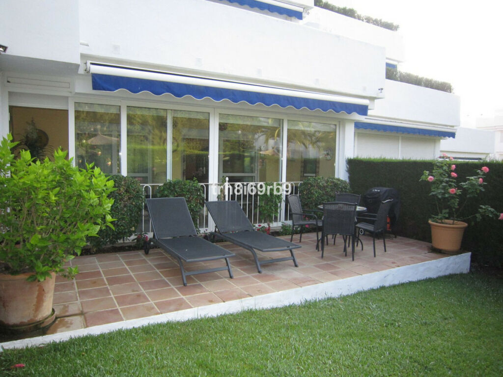 Ground Floor Apartment El Paraiso Málaga