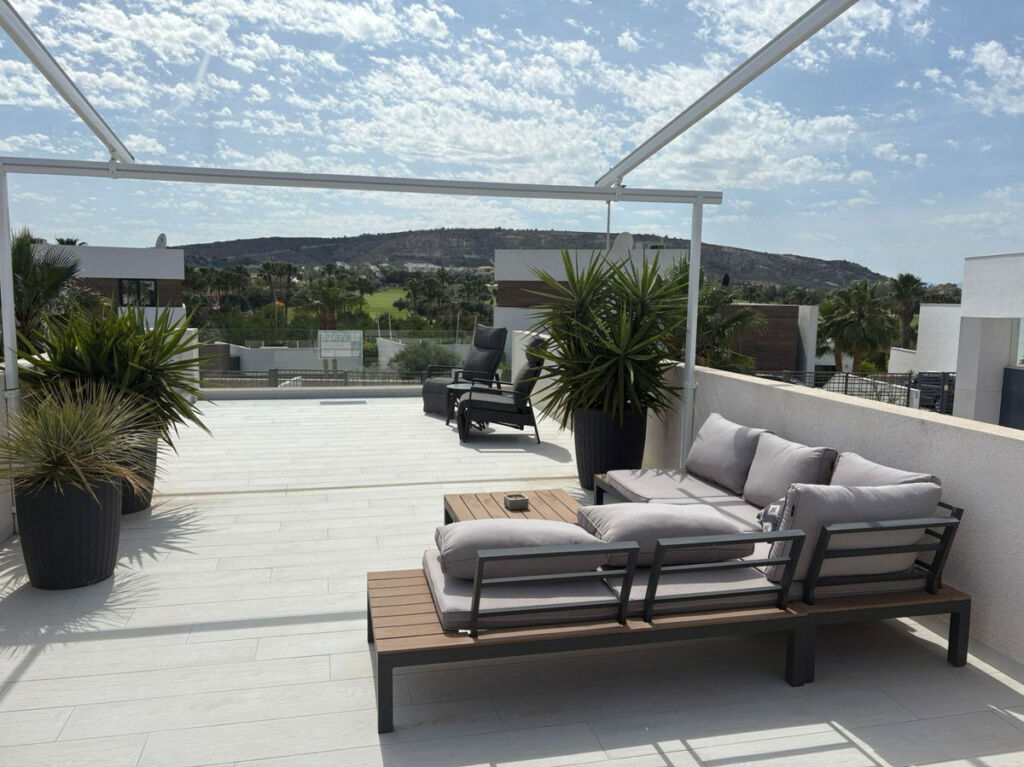Detached Villa La Finca Golf Alicante - image 3