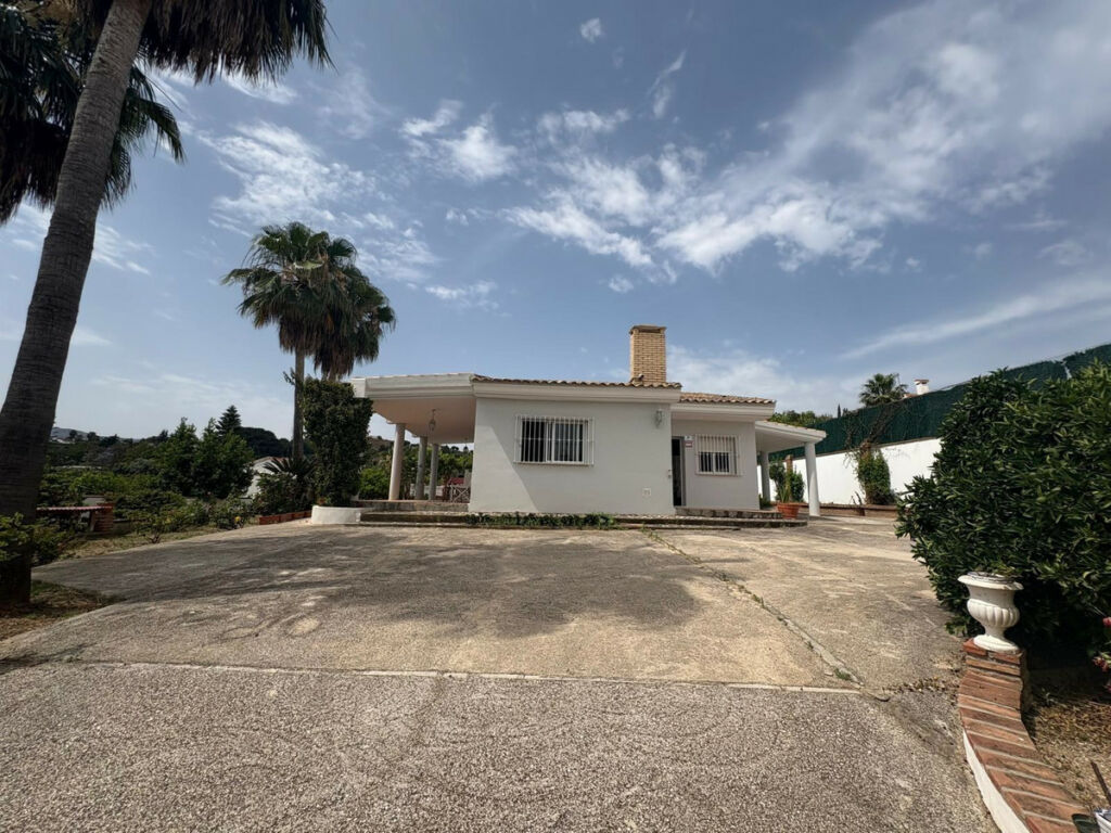 Detached Villa Alhaurín de la Torre Málaga - image 2