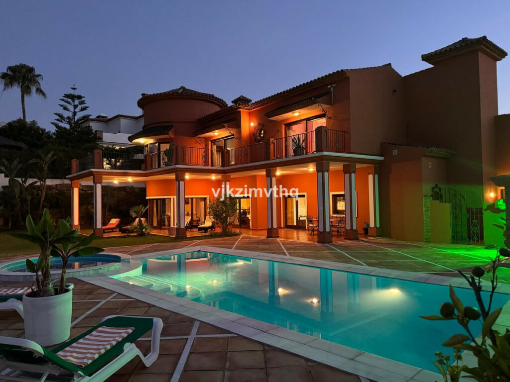 Detached Villa Benahavís Málaga - image 5