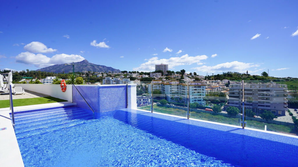 Middle Floor Apartment Marbella Málaga - image 2