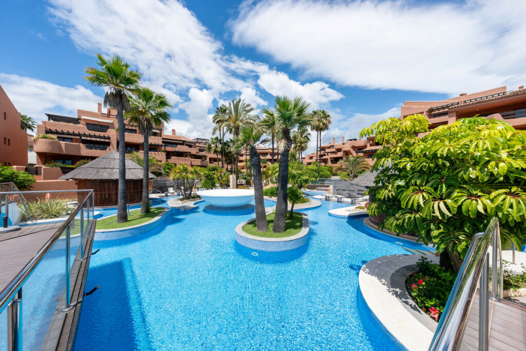 Ground Floor Apartment Estepona Málaga - image 2