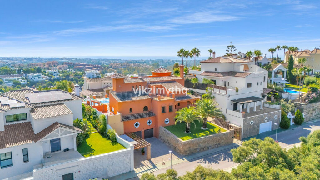 Detached Villa Benahavís Málaga - image 3