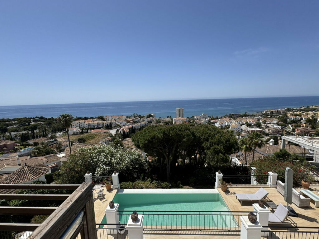 Detached Villa Riviera del Sol Málaga - image 3