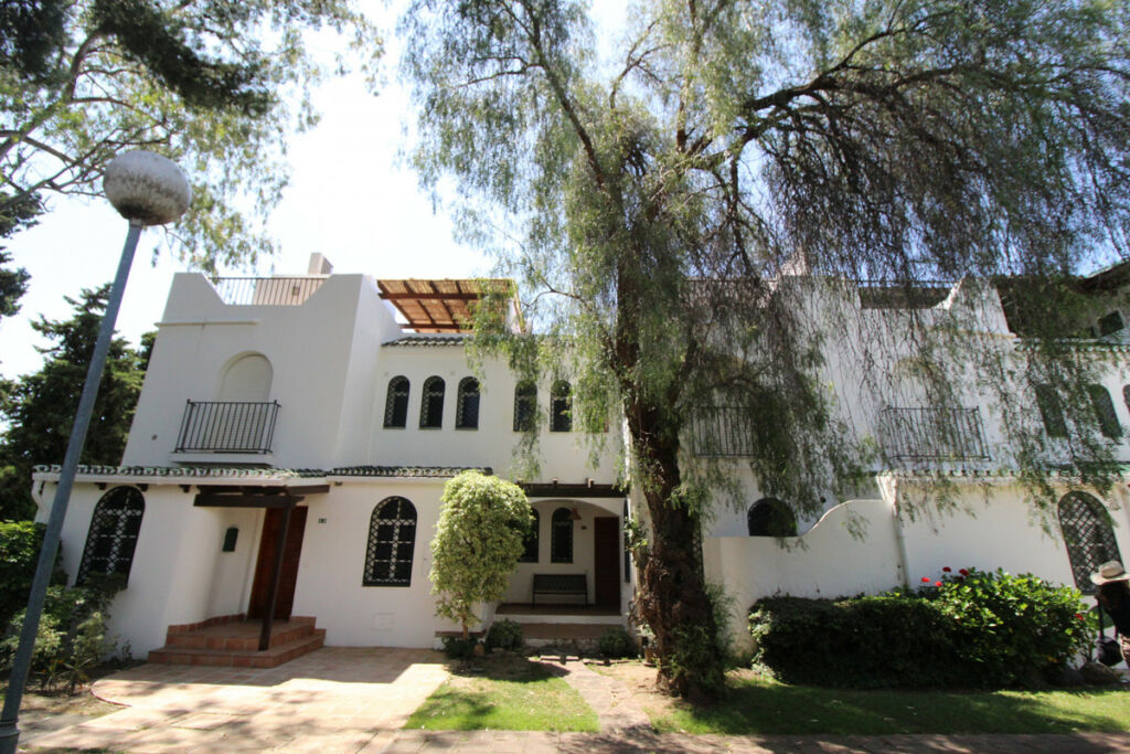 Townhouse Nueva Andalucía Málaga - image 27