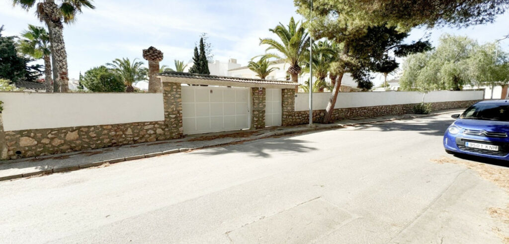 Detached Villa La Zenia Alicante