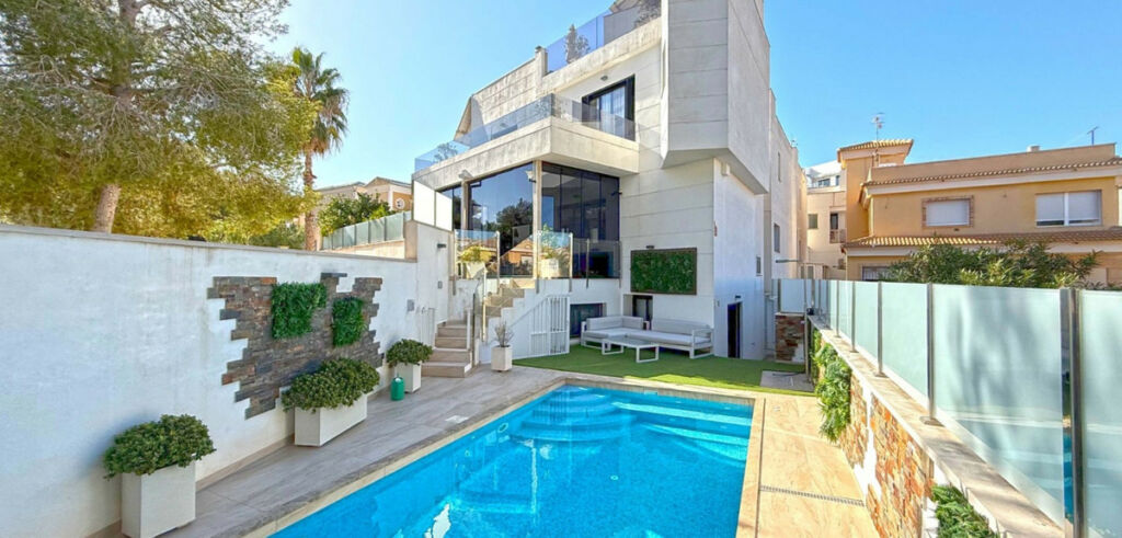 Detached Villa Villamartin Alicante