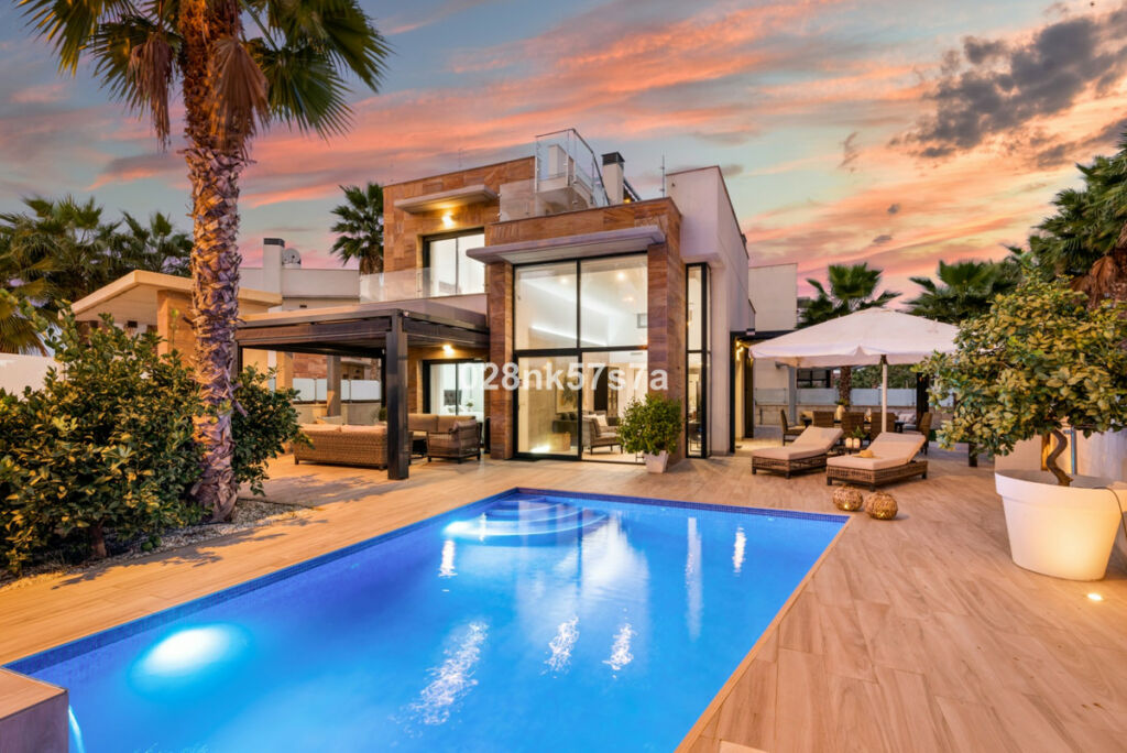 Detached Villa Lomas de Cabo Roig Alicante