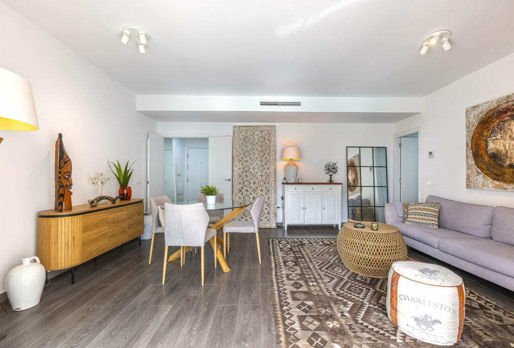 Middle Floor Apartment Estepona Málaga - image 3