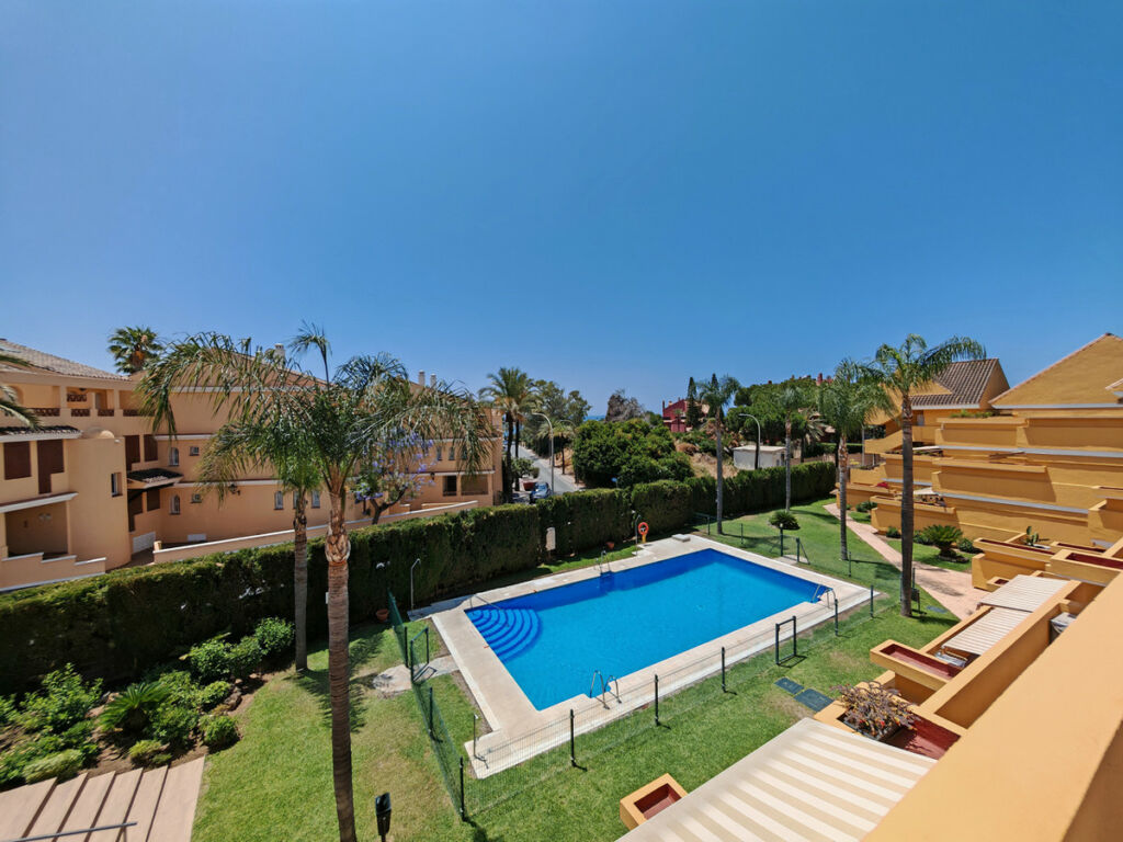 Middle Floor Apartment Elviria Málaga