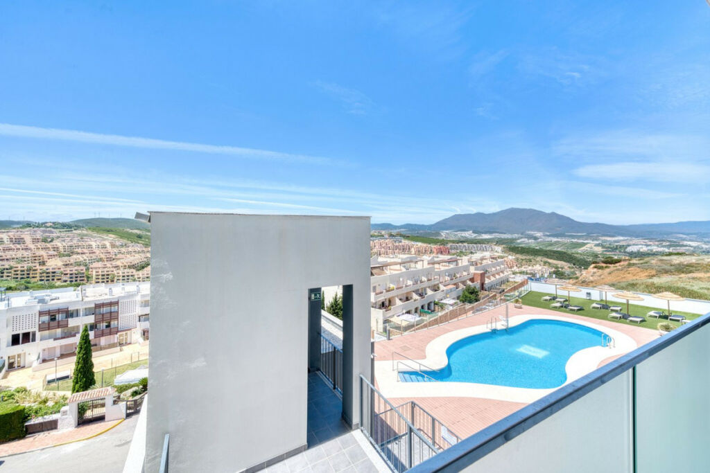 Middle Floor Apartment La Duquesa Málaga