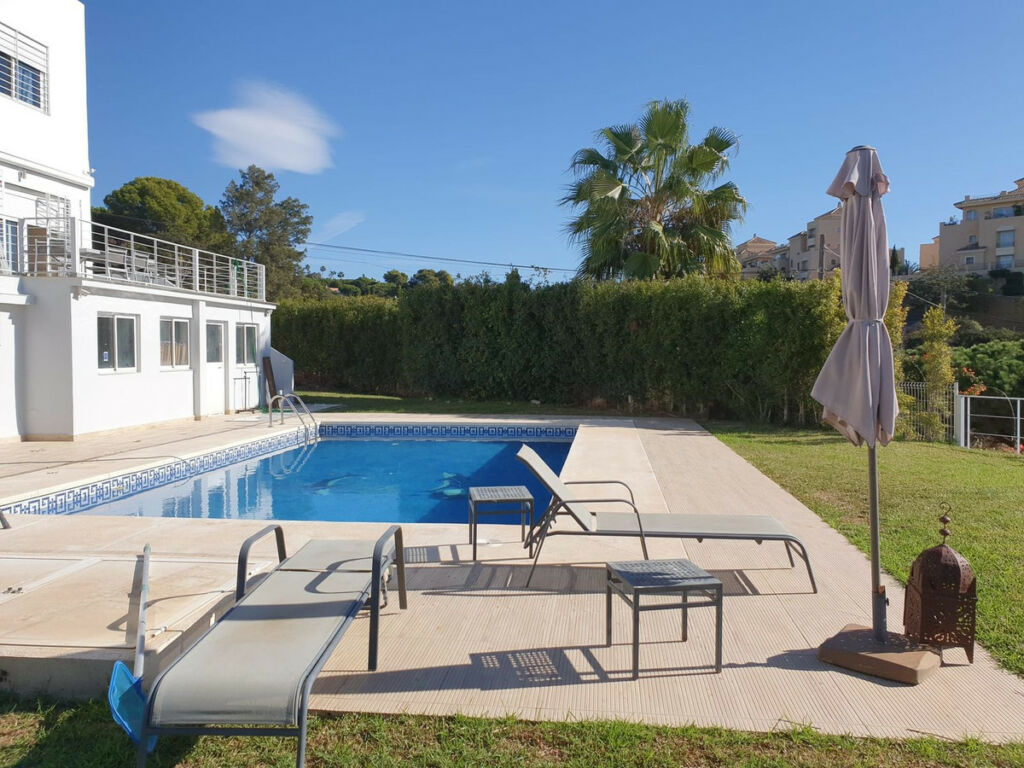 Detached Villa Elviria Málaga - image 3