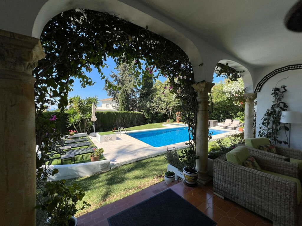 Detached Villa El Paraiso Málaga