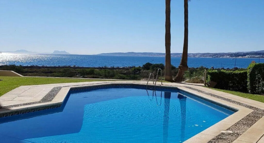 Middle Floor Apartment Estepona Málaga