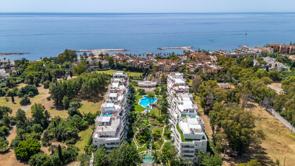 Middle Floor Apartment Puerto Banús Málaga