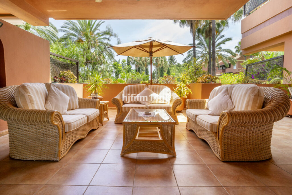 Ground Floor Apartment Puerto Banús Málaga - image 3