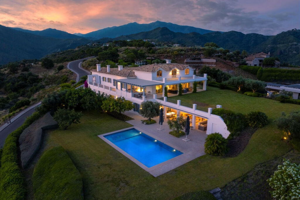 Detached Villa Benahavís Málaga - image 2