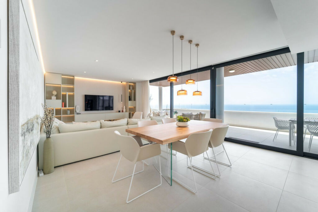 Middle Floor Apartment Fuengirola Málaga - image 4