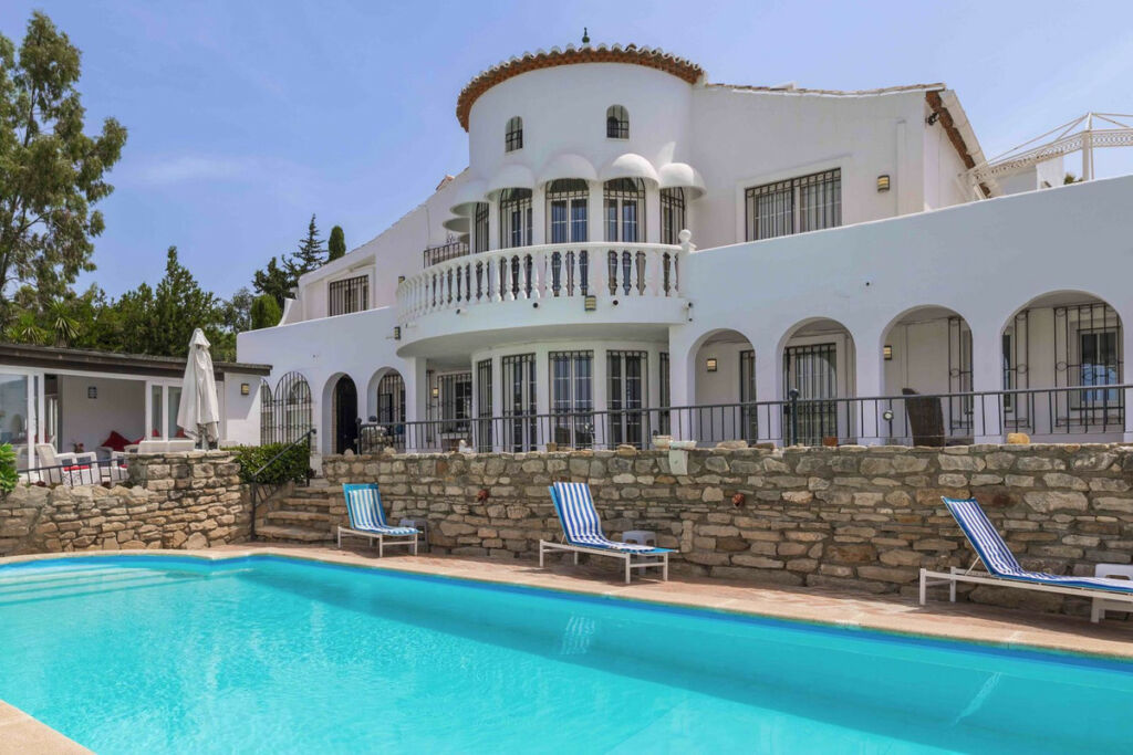 Detached Villa Estepona Málaga - image 2