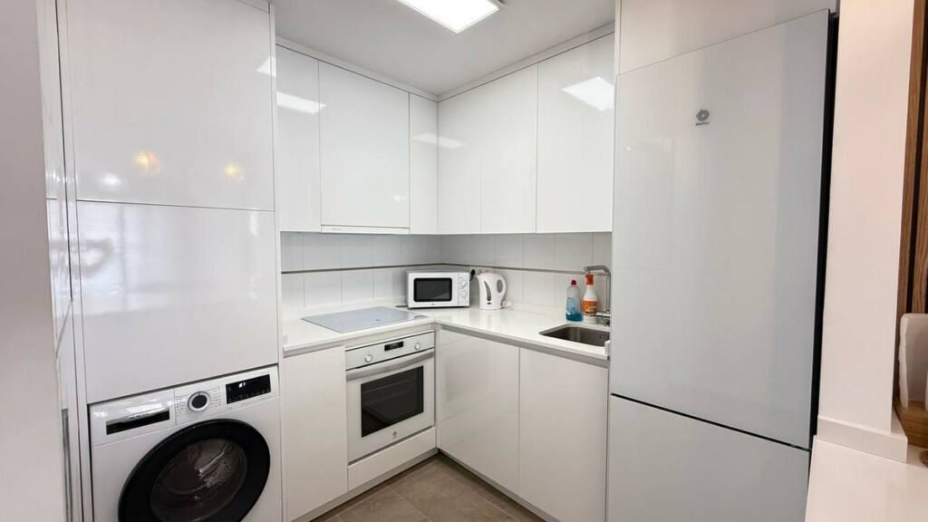 Middle Floor Apartment Torrevieja Alicante - image 10