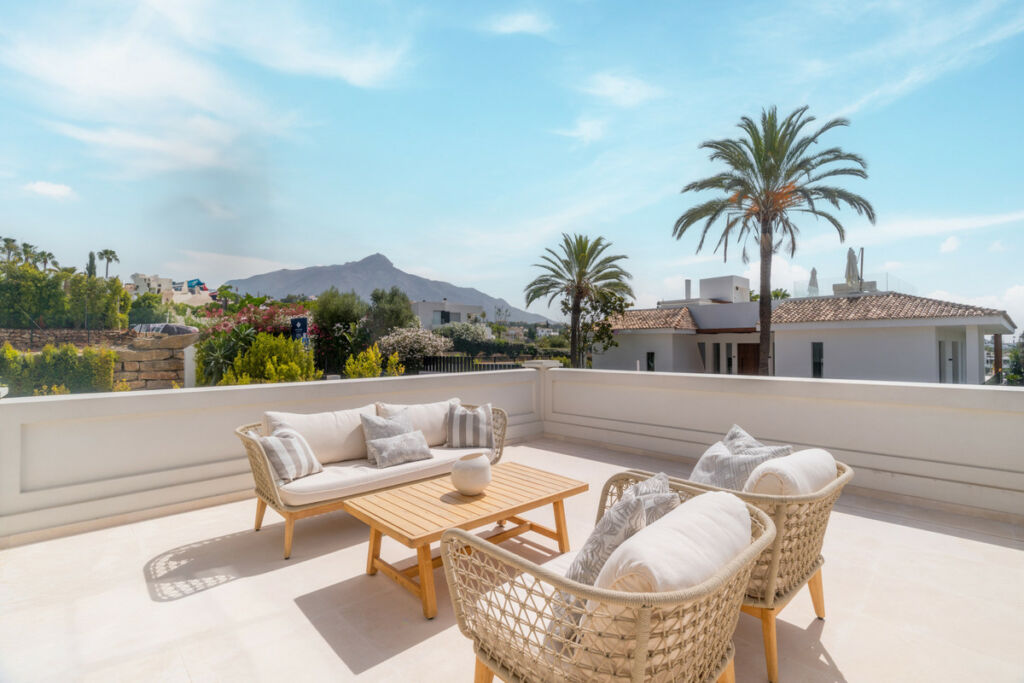 Detached Villa Nueva Andalucía Málaga - image 10