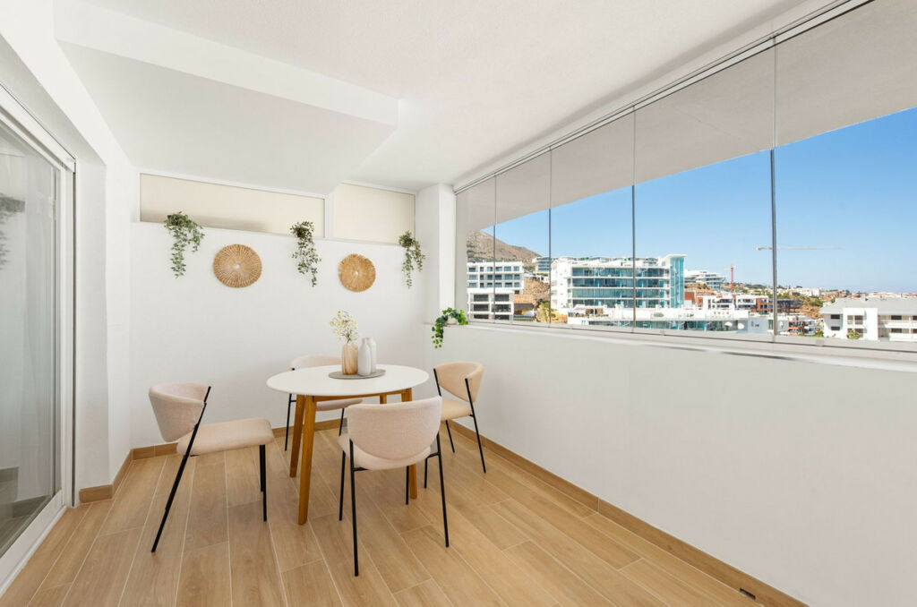 Middle Floor Apartment Carvajal Málaga - image 10