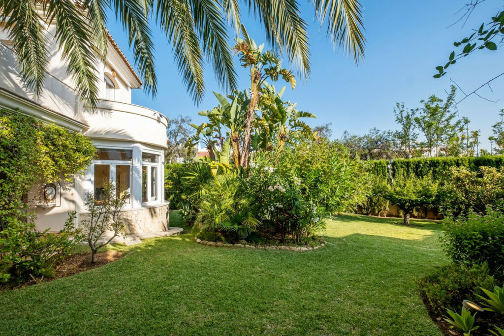 Detached Villa Reserva de Marbella Málaga - image 10
