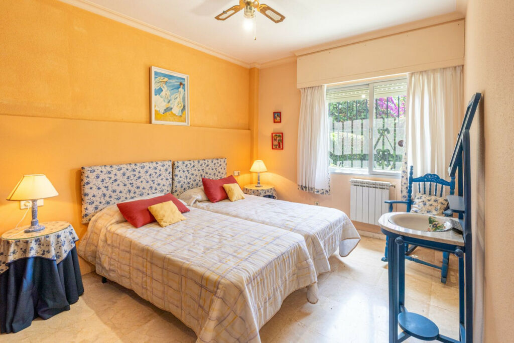 Detached Villa Nueva Andalucía Málaga - image 10