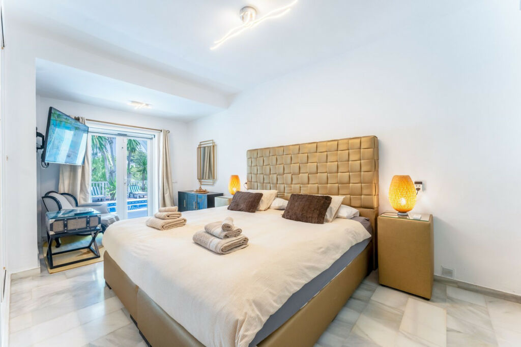 Detached Villa Calahonda Málaga - image 10