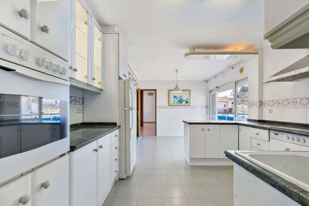 Middle Floor Apartment Fuengirola Málaga - image 10