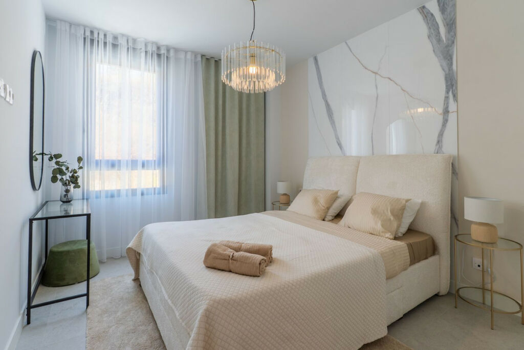 Middle Floor Apartment Estepona Málaga - image 11