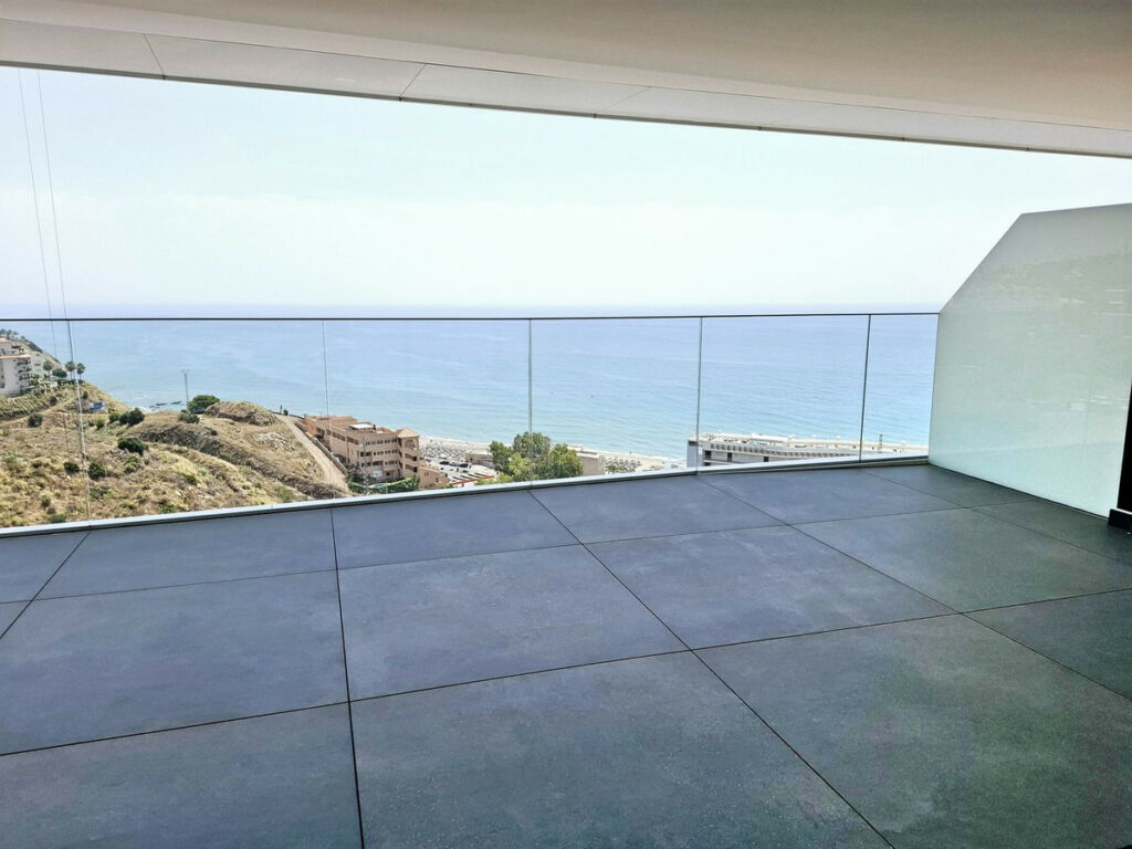 Middle Floor Apartment Fuengirola Málaga - image 10