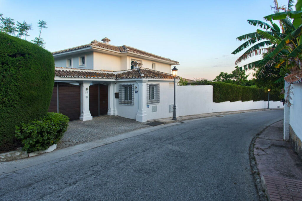Detached Villa Nagüeles Málaga - image 10