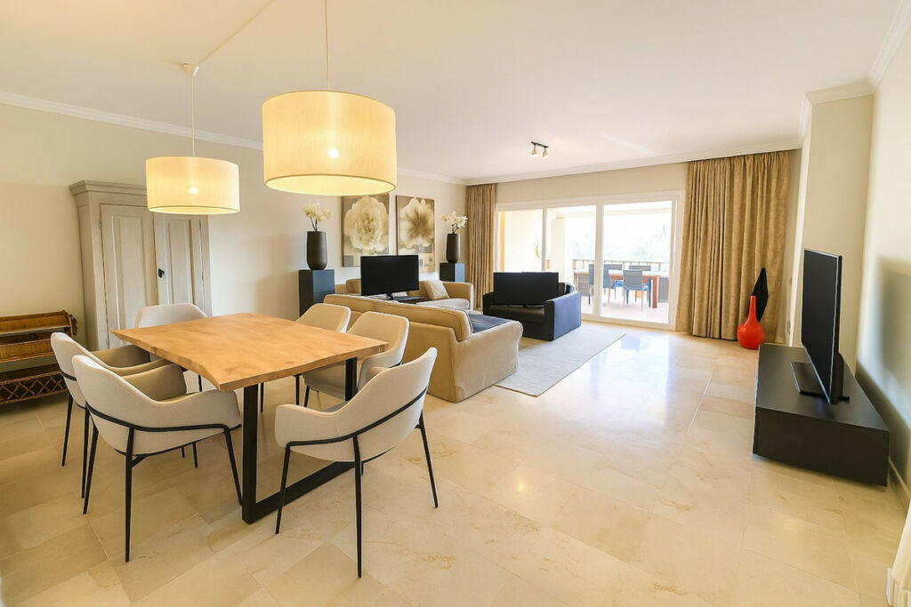 Middle Floor Apartment Atalaya Málaga - image 10