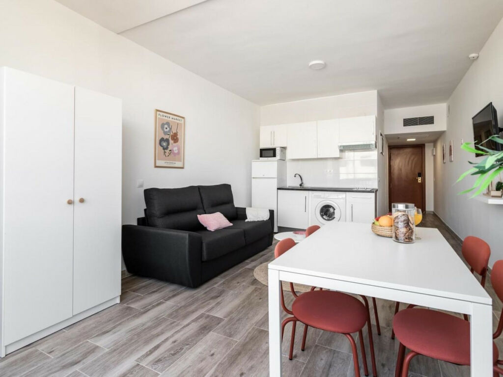 Middle Floor Apartment Fuengirola Málaga - image 10