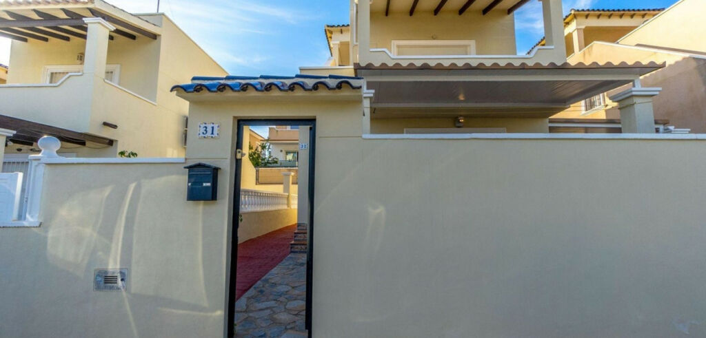 Detached Villa Villamartin Alicante - image 10