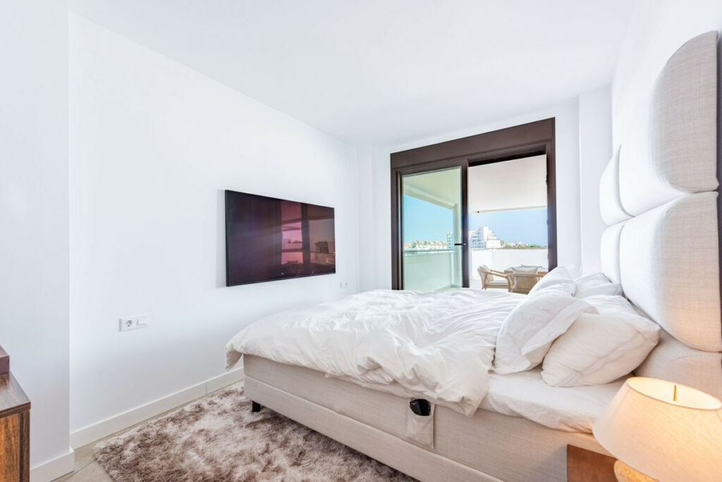 Middle Floor Apartment Estepona Málaga - image 10