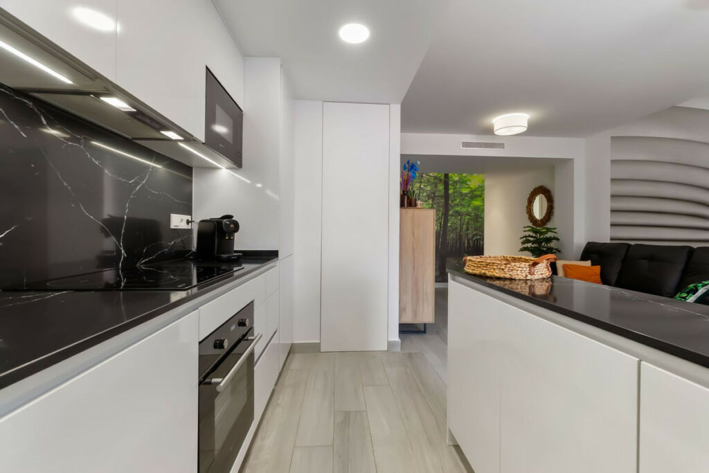 Middle Floor Apartment Torrevieja Alicante - image 10