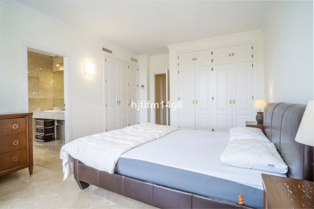Townhouse Nueva Andalucía Málaga - image 10