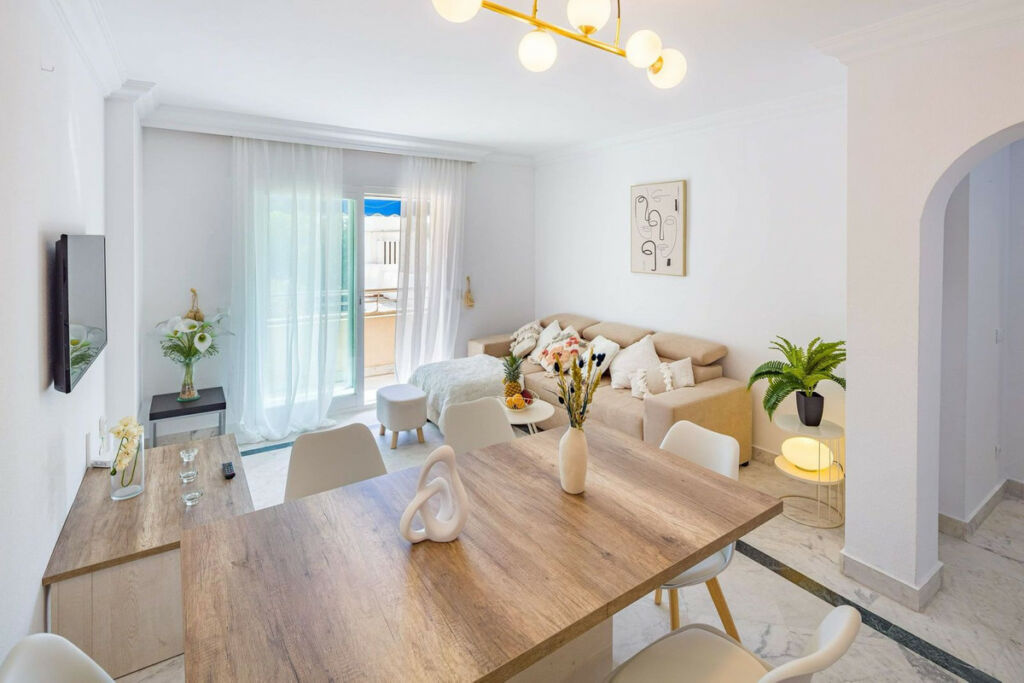 Middle Floor Apartment Puerto Banús Málaga - image 12